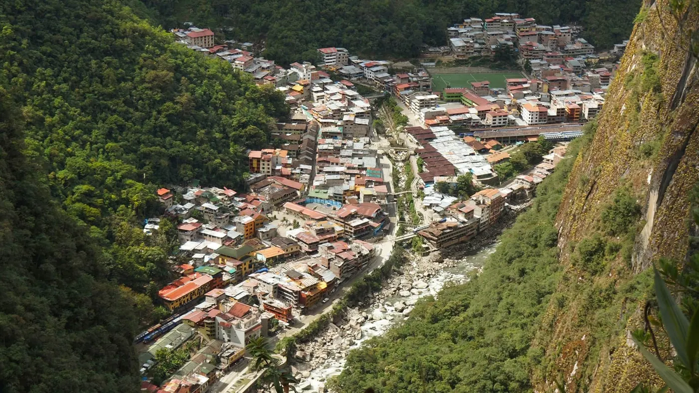 Vista aérea de Aguas Calientes, Machu Picchu Pueblo