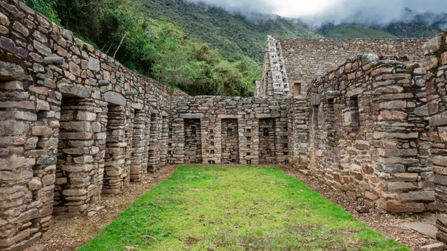 Recintos incas de piedra en Choquequirao
