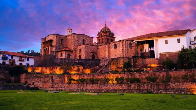 Qorikancha y convento de Santo Domingo al atardecer