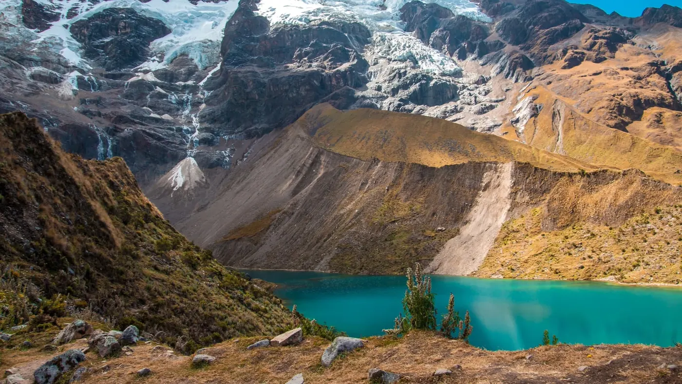 Laguna Humantay al pie del nevado Humantay