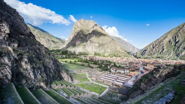 Ollantaytambo y la montaña Pinkuylluna