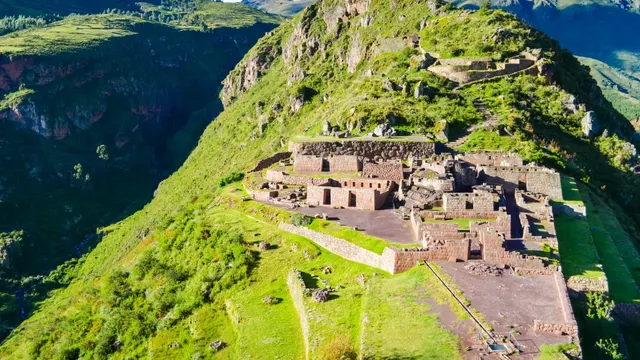 Sector arqueológico de Pisac en la cima de la montaña