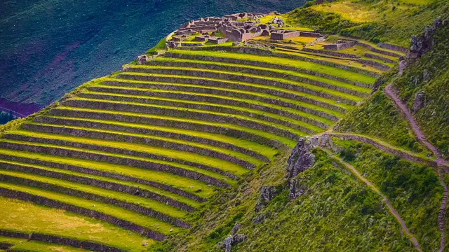 Andenes curvos del parque arqueológico de Pisac