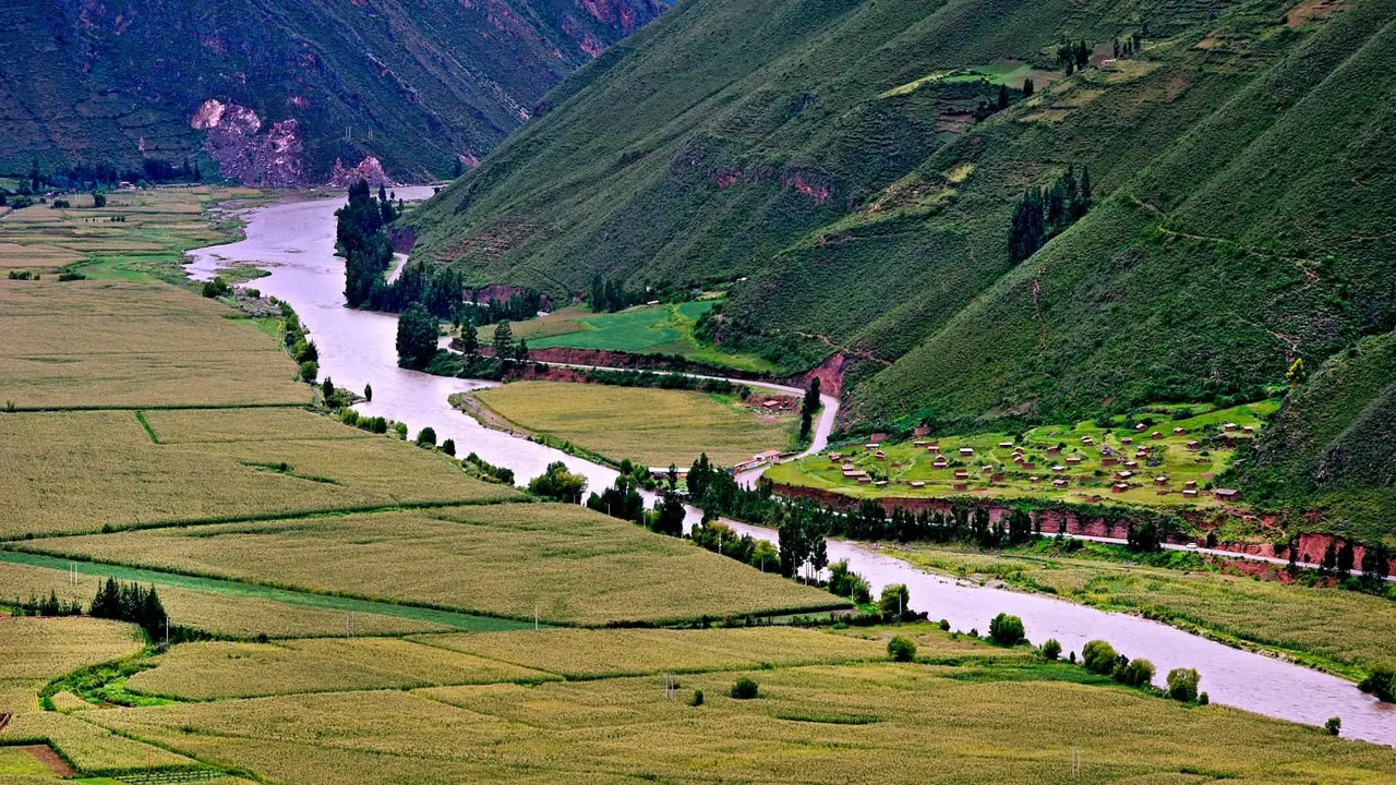 Río Urubamba atravesando el Valle Sagrado de los Incas