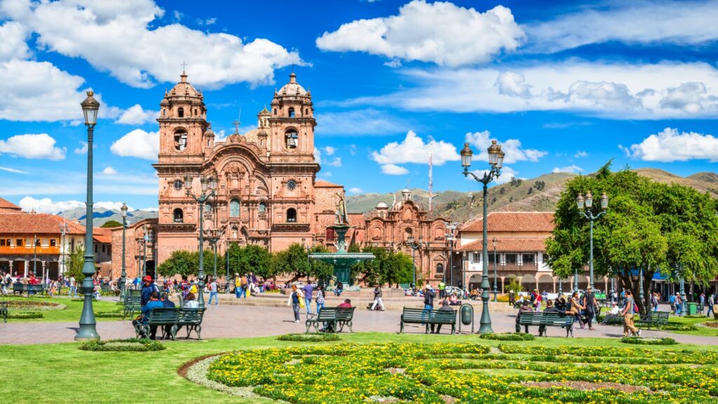 Calles de piedra y arquitectura colonial en el centro de Cusco.