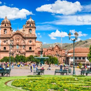 Calles de piedra y arquitectura colonial en el centro de Cusco.