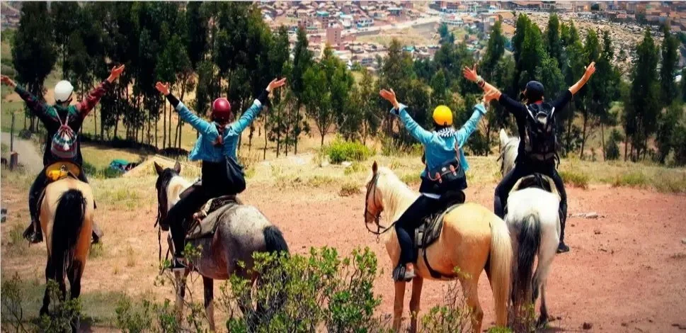 Cusco City Tour en Caballo (Medio Día)